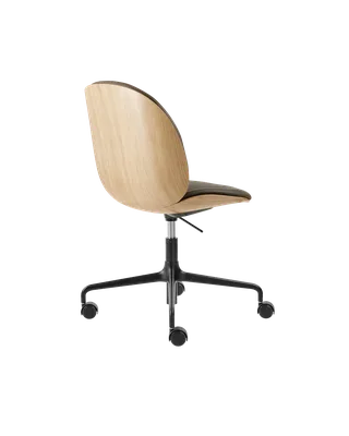 Beetle Meeting Chair, 3D Veneer & Front Upholstered by GUBI in Soft Leather, GUBI (Gray, Standard), Oak Semi Matt Lacquered, Height adjustable 4-star base w. castors, Matt Black – product photo 2 of 3