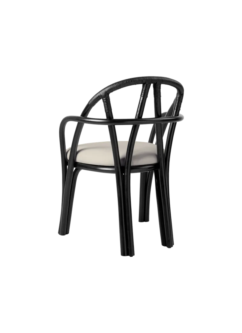 Bistra Dining Armchair de GUBI en Fustagno, GUBI (001, Standard), Ebony Painted Rattan – photo du produit 1 sur 6