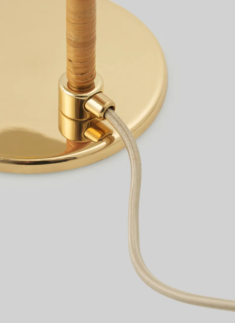 5321 Table Lamp de GUBI en Polished Brass, EU – photo d’ambiance 1 sur 7