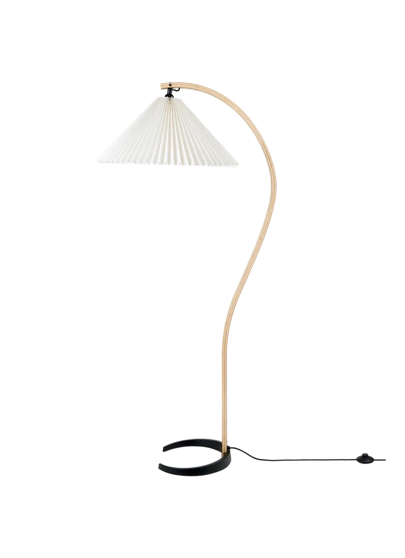 Timberline Floor Lamp van GUBI in Oak/Birch, White, EU – productfoto