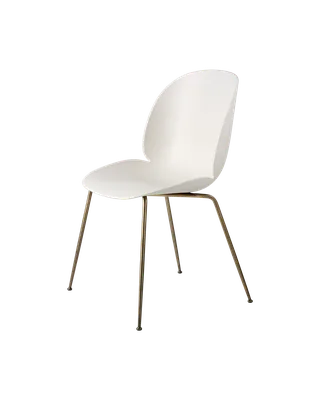 Beetle Dining Chair, Un-Upholstered von GUBI in Alabaster White, Conic base, Antique Brass – Produktfoto 3 von 3