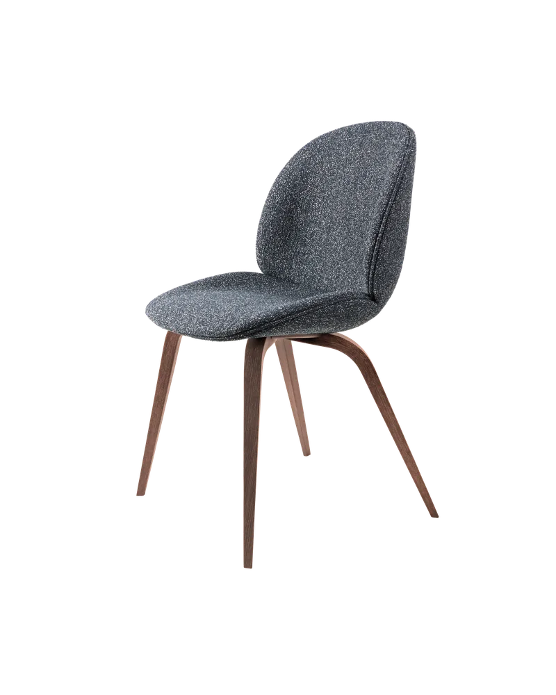 Beetle Dining Chair, Fully Upholstered von GUBI in Around Bouclé, Dedar (023, Standard), Wood base, American Walnut – Produktfoto 5 von 5