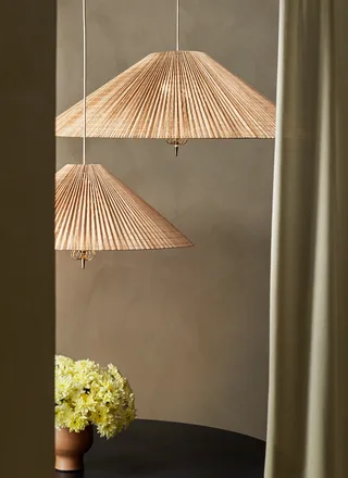 1972 Pendant von GUBI in Ø90 × 30 cm, Nein, Bamboo, EU – Ambientefoto 4 von 6