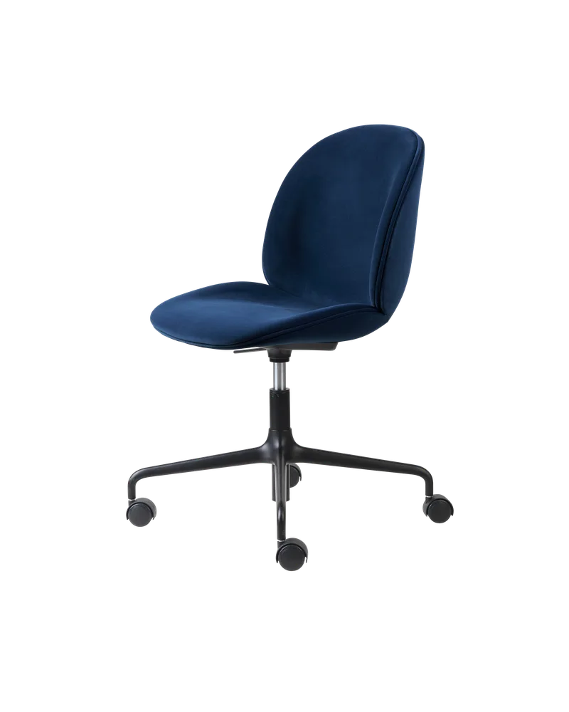 Beetle Meeting Chair, Fully Upholstered van GUBI in Sunday, Dedar (003, Standard), Height adjustable 4-star base w. castors, Matt Black – productfoto 3 van 3