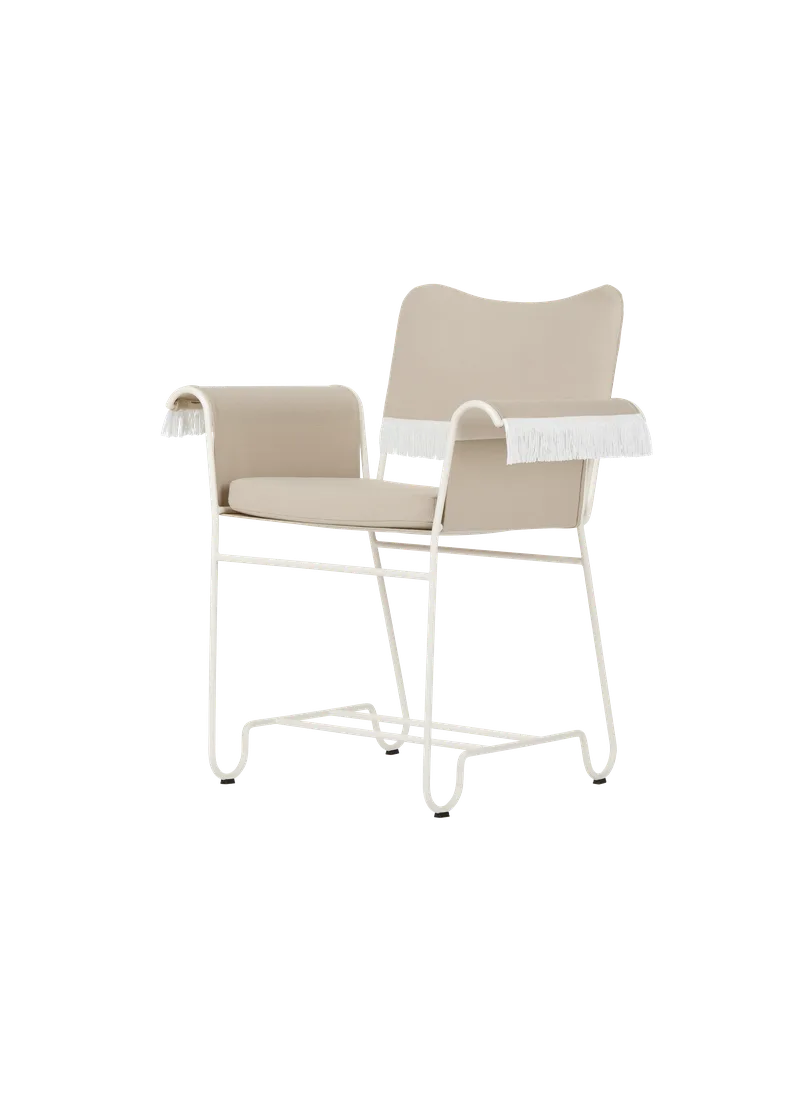 Tropique Dining Chair de GUBI en Leslie, Limonta (CAL 117 compliant) (12), With, Classic White Semi Matt – photo du produit