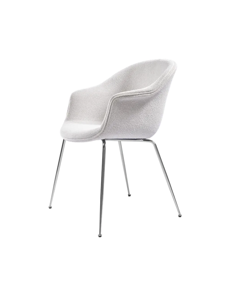 Bat Dining Chair, Fully Upholstered van GUBI in Light Bouclé, GUBI (001, Standard), Conic base, Chrome – productfoto 1 van 4