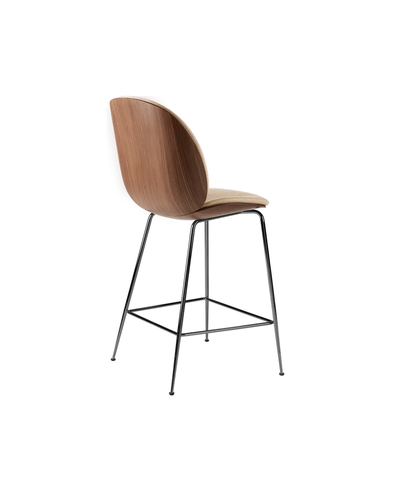 Beetle Counter Chair, 3D Veneer & Front Upholstered von GUBI in American Walnut Semi Matt Lacquered, Black Chrome, Flair Special FR, Dedar (134, Standard) – Produktfoto 1 von 2