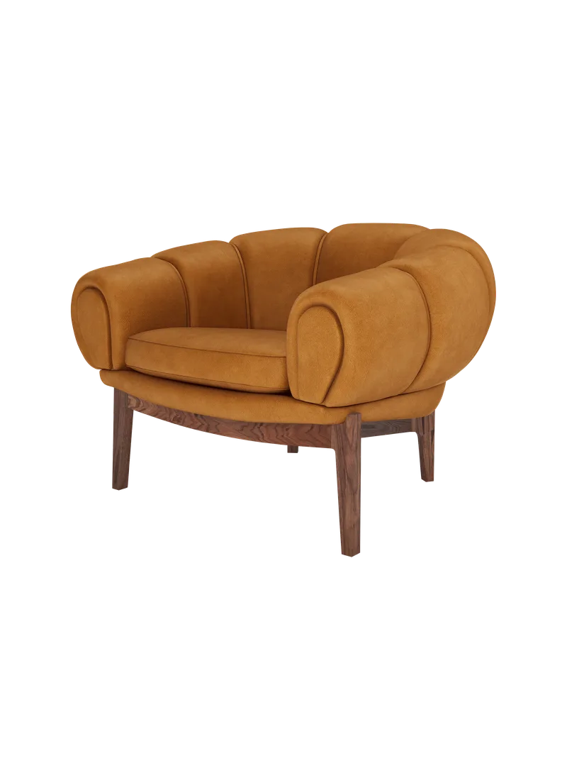 Croissant Lounge Chair by GUBI in Chamois, GUBI (1708 Cuoio, Standard), Solid American Walnut (Oiled) – product photo