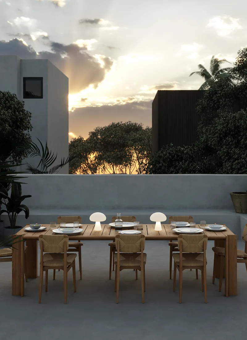 Atmosfera Dining Table de GUBI en 281 × 105 cm, Natural teak, Natural teak – photo d’ambiance 3 sur 7