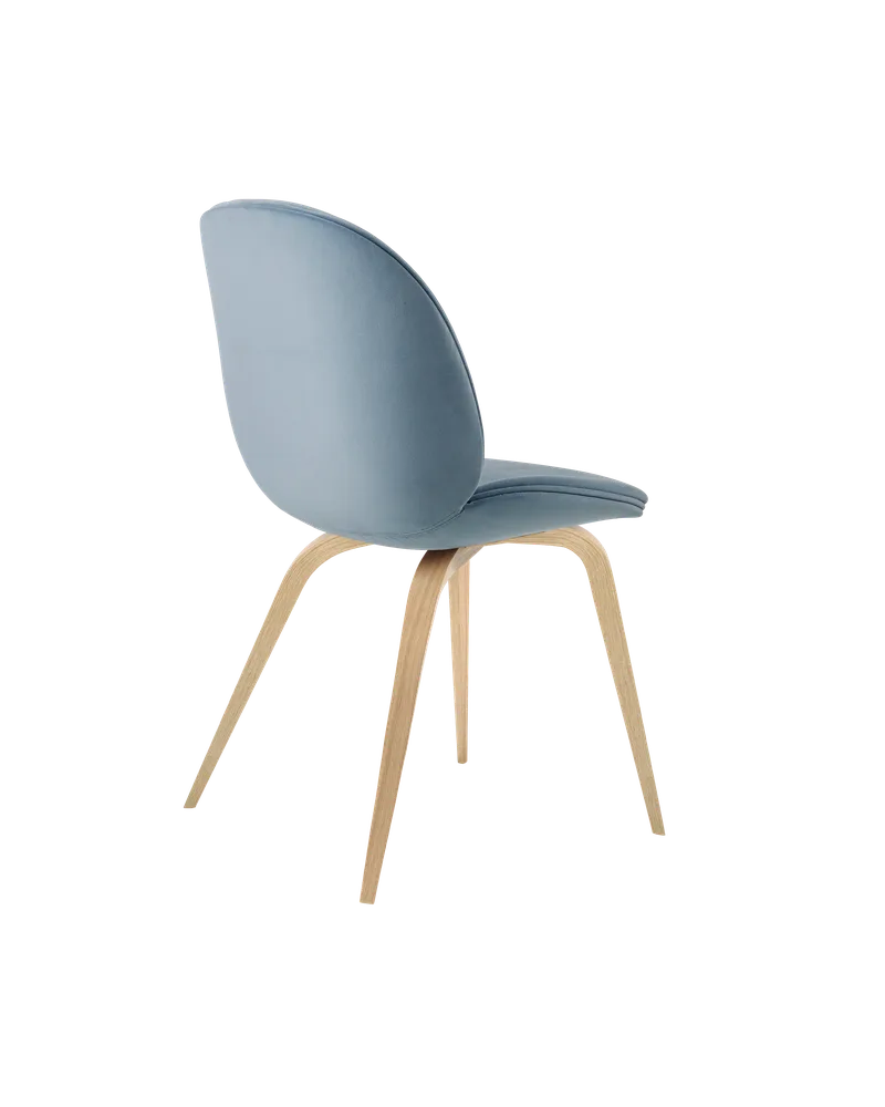 Beetle Dining Chair, Fully Upholstered van GUBI in Sunday, Dedar (002, Standard), Wood base, Oak Semi Matt Lacquered – productfoto 4 van 5