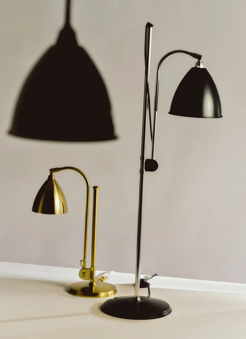 Bestlite BL1 Table Lamp van GUBI in Shiny Brass, Brass, EU – sfeerfoto 1 van 5