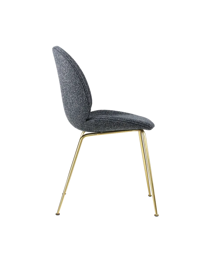Beetle Dining Chair, Fully Upholstered von GUBI in Around Bouclé, Dedar (023, Standard), Conic base, Brass Semi Matt – Produktfoto 2 von 5