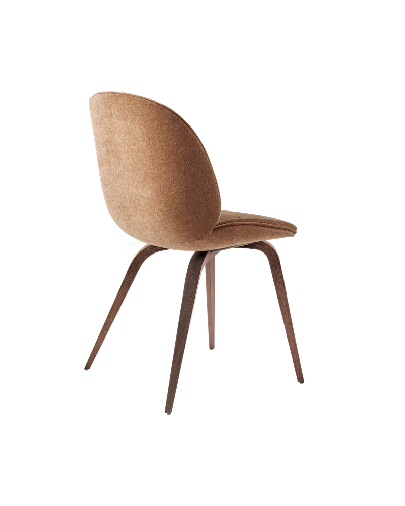 Beetle Dining Chair, Fully Upholstered von GUBI in Belsuede Special FR, Dedar (132, Standard), Wood base, American Walnut – Produktfoto 4 von 5