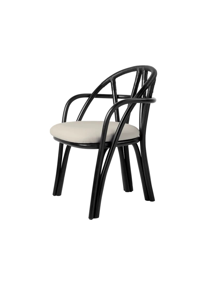 Bistra Dining Armchair de GUBI en Fustagno, GUBI (001, Standard), Ebony Painted Rattan – photo du produit 6 sur 6
