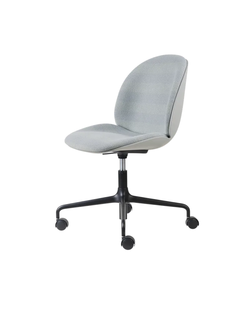 Beetle Meeting Chair, 3D Veneer & Front Upholstered van GUBI in Kvadrat Sahco, Acca Stripe 0731, Lunar Gray, Height adjustable 4-star base w. castors, Matt Black – productfoto 5 van 5