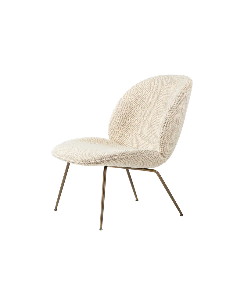 Beetle Lounge Chair de GUBI en Dora Boucle, Enzo Degli Angiuoni (0002, Standard), Antique Brass – photo du produit 6 sur 6