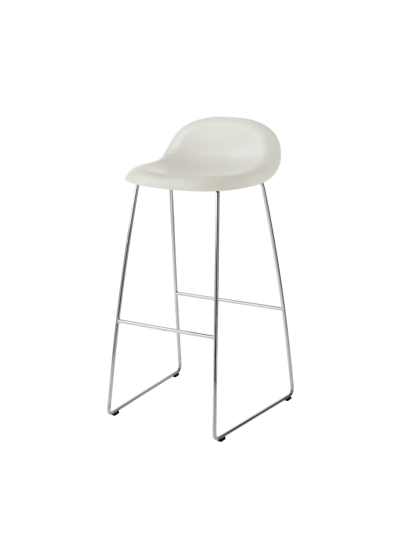 GUBI 3D Bar Stool, Un-Upholstered van GUBI in Alabaster White, Polished Stainless Steel, Sledge base – productfoto