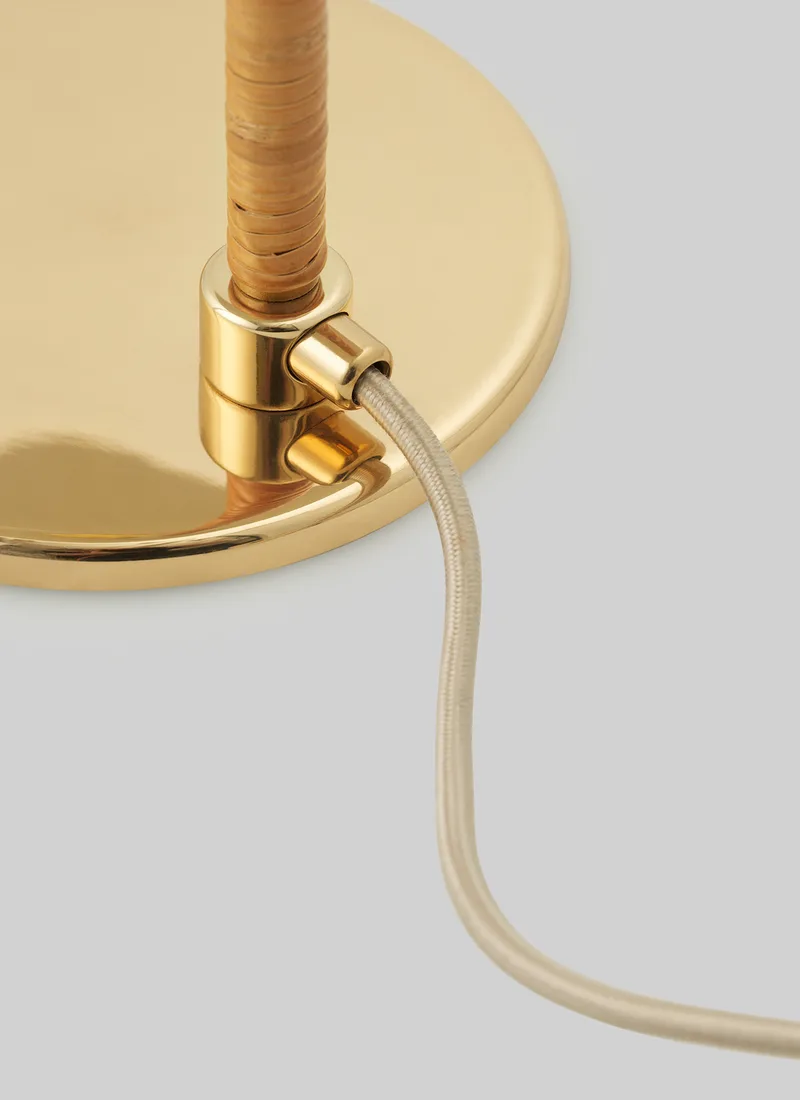 9602 Floor Lamp van GUBI in Wicker Willow, Brass, EU – sfeerfoto 4 van 7