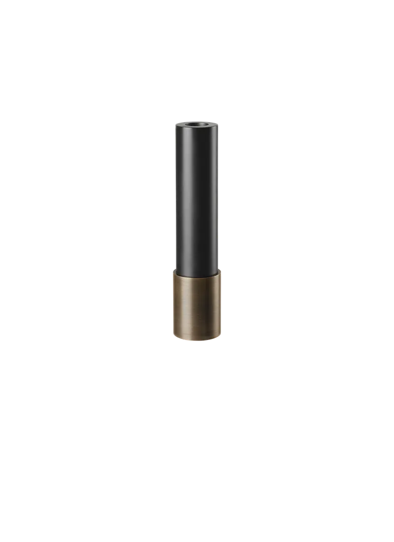 Candlestick van GUBI in H20 cm, Blackened Steel, Antique Brass – productfoto 2 van 2