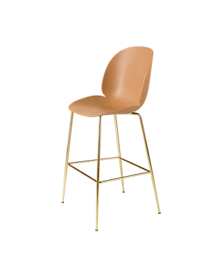 Beetle Bar Chair, Un-Upholstered van GUBI in Amber Brown, Brass Semi Matt, Conic base – productfoto 3 van 3