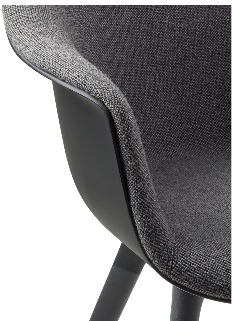 Bat Dining Chair, Front Upholstered de GUBI en Hallingdal 65, Kvadrat (173, Standard), Plastic base, Black – photo du produit 2 sur 5