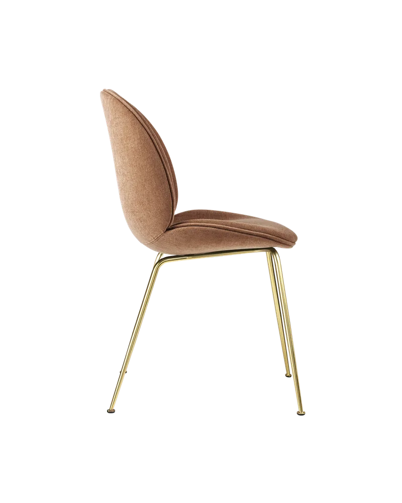 Beetle Dining Chair, Fully Upholstered von GUBI in Belsuede Special FR, Dedar (132, Standard), Conic base, Brass Semi Matt – Produktfoto 2 von 5