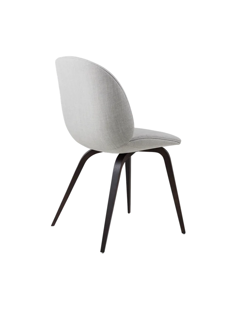 Beetle Dining Chair, Fully Upholstered van GUBI in Remix 3, Kvadrat (123, Standard), Wood base, Smoked Oak – productfoto 4 van 5