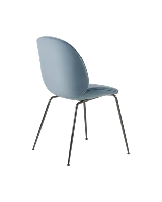 Beetle Dining Chair, Fully Upholstered von GUBI in Sunday, Dedar (002, Standard), Conic base, Black Chrome – Produktfoto 3 von 5