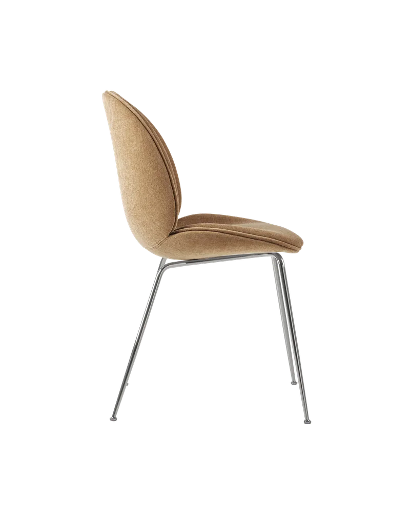 Beetle Dining Chair, Fully Upholstered von GUBI in Belsuede Special FR, Dedar (003, Standard), Conic base, Chrome – Produktfoto 1 von 5