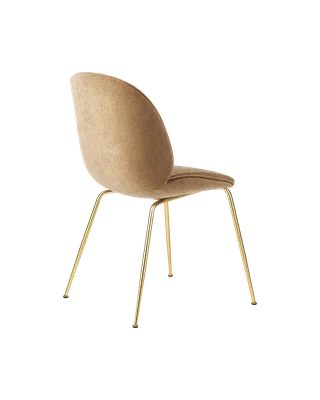 Beetle Dining Chair, Fully Upholstered van GUBI in Belsuede Special FR, Dedar (003, Standard), Conic base, Brass Semi Matt – productfoto 4 van 5