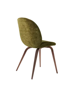 Beetle Dining Chair, Fully Upholstered van GUBI in Mumble, Glamour Group (40, Standard), Wood base, American Walnut – productfoto 4 van 5
