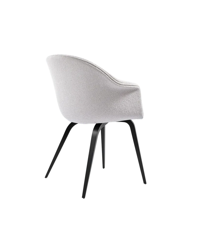 Bat Dining Chair, Fully Upholstered von GUBI in Light Bouclé, GUBI (001, Standard), Wood base, Black Stained Beech – Produktfoto 3 von 4