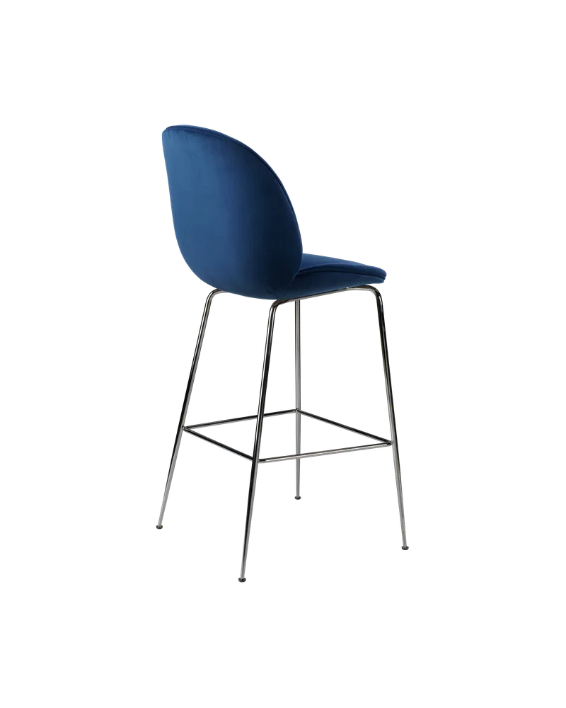 Beetle Bar Chair, Fully Upholstered van GUBI in Sunday, Dedar (003, Standard), Black Chrome, Conic base – productfoto 1 van 4