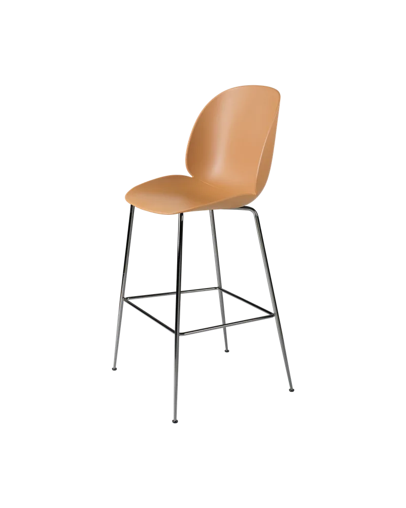 Beetle Bar Chair, Un-Upholstered van GUBI in Amber Brown, Black Chrome, Conic base – productfoto 3 van 3