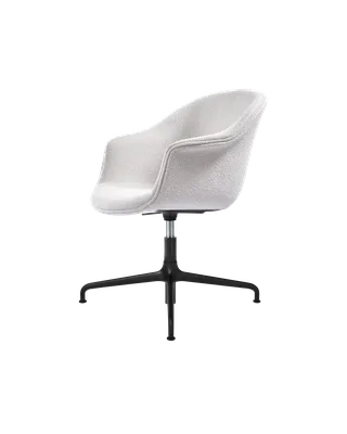 Bat Meeting Chair, Fully Upholstered van GUBI in Light Bouclé, GUBI (001, Standard), Height adjustable 4-star base, Matt Black – productfoto 4 van 4