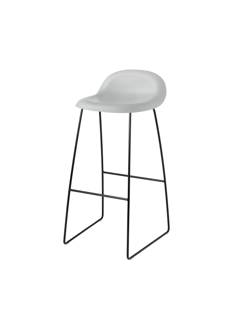 GUBI 3D Bar Stool, Un-Upholstered van GUBI in Lunar Gray, Matt Black, Sledge base – productfoto
