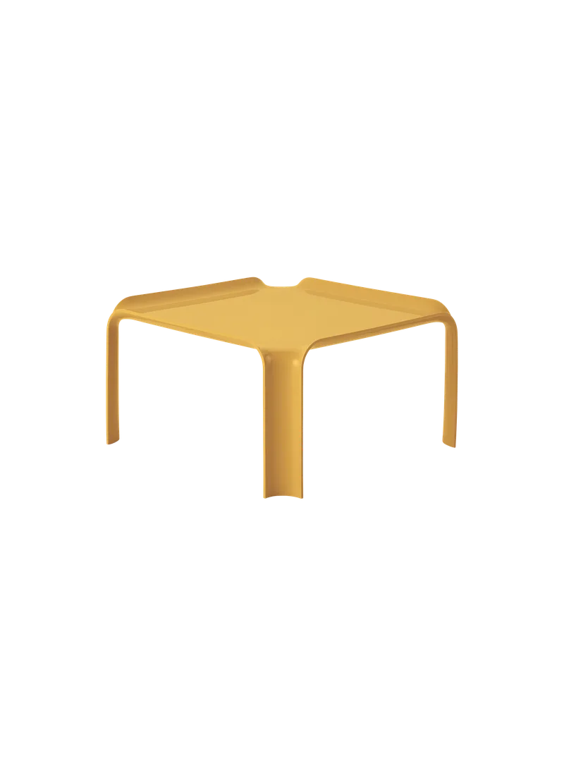 T877, Side Table by GUBI in Honey Gold – product photo