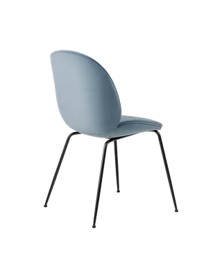 Beetle Dining Chair, Fully Upholstered van GUBI in Sunday, Dedar (002, Standard), Conic base, Matt Black – productfoto 3 van 5
