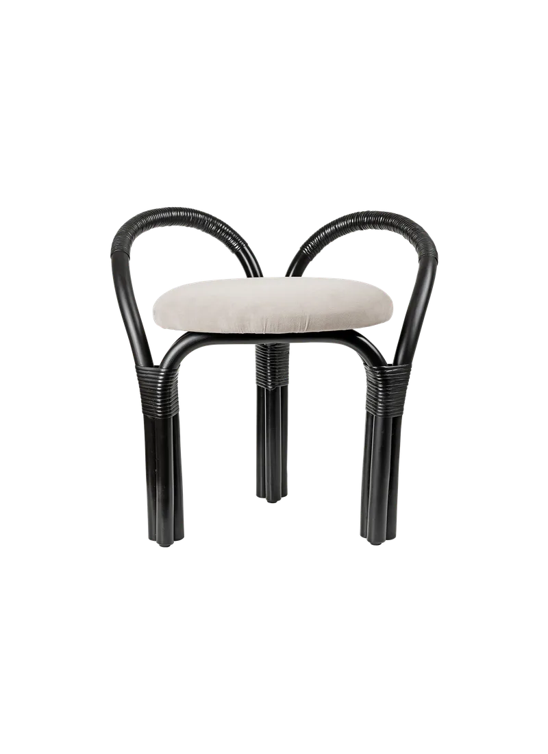 Bistra Stool von GUBI in Fustagno, GUBI (001, Standard), Ebony Painted Rattan – Produktfoto 1 von 3