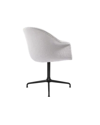 Bat Meeting Chair, Fully Upholstered de GUBI en Light Bouclé, GUBI (001, Standard), 4-star base, Matt Black – photo du produit 1 sur 2