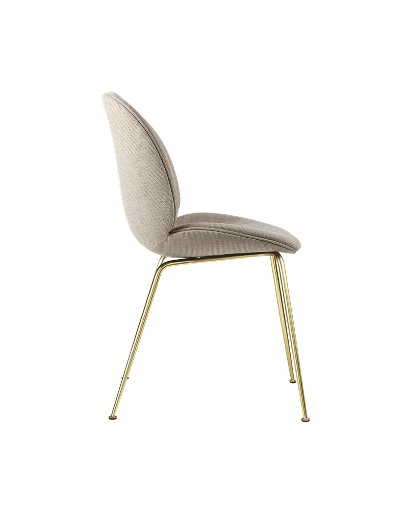Beetle Dining Chair, Fully Upholstered von GUBI in Tempt, Gabriel (61168, Standard), Conic base, Brass Semi Matt – Produktfoto 2 von 5