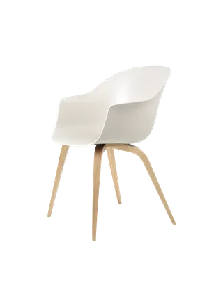 Bat Dining Chair, Un-Upholstered van GUBI in Alabaster White, Oak Semi Matt Lacquered, Wood base – productfoto 3 van 3