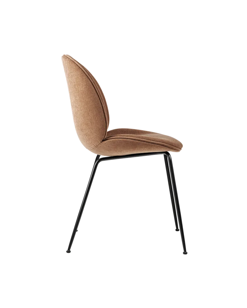 Beetle Dining Chair, Fully Upholstered von GUBI in Belsuede Special FR, Dedar (132, Standard), Conic base, Matt Black – Produktfoto 3 von 5