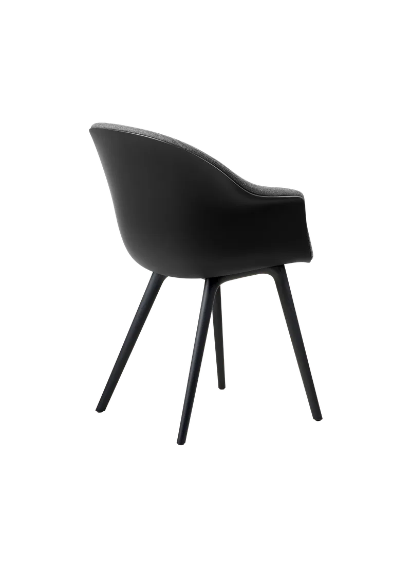 Bat Dining Chair, Front Upholstered de GUBI en Hallingdal 65, Kvadrat (173, Standard), Plastic base, Black – photo du produit 1 sur 5