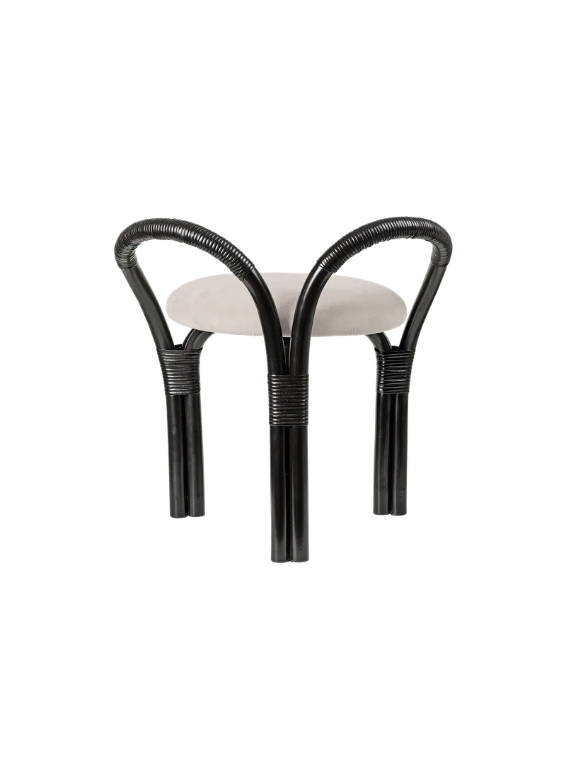 Bistra Stool von GUBI in Fustagno, GUBI (001, Standard), Ebony Painted Rattan – Produktfoto 2 von 3
