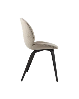 Beetle Dining Chair, Fully Upholstered von GUBI in Tempt, Gabriel (61168, Standard), Wood base, Black Stained Beech – Produktfoto 2 von 5