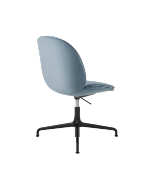 Beetle Meeting Chair, Fully Upholstered van GUBI in Sunday, Dedar (002, Standard), Height adjustable 4-star base, Matt Black – productfoto 3 van 5