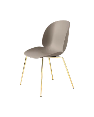Beetle Dining Chair, Un-Upholstered von GUBI in New Beige, Conic base, Brass Semi Matt – Produktfoto 3 von 3