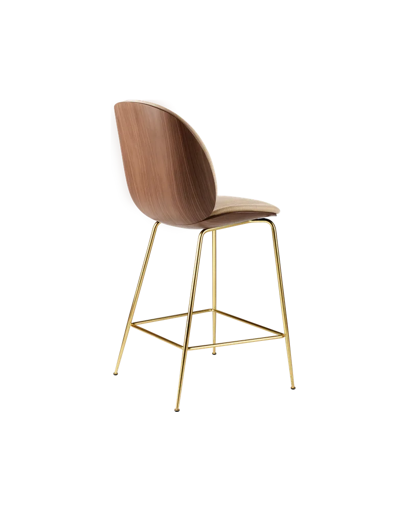 Beetle Counter Chair, 3D Veneer & Front Upholstered von GUBI in American Walnut Semi Matt Lacquered, Brass Semi Matt, Flair Special FR, Dedar (134, Standard) – Produktfoto 1 von 2