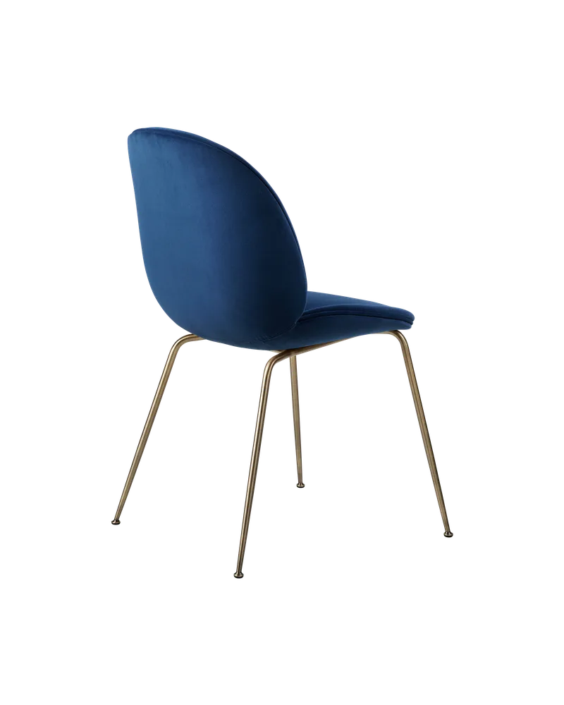 Beetle Dining Chair, Fully Upholstered von GUBI in Sunday, Dedar (003, Standard), Conic base, Antique Brass – Produktfoto 3 von 5